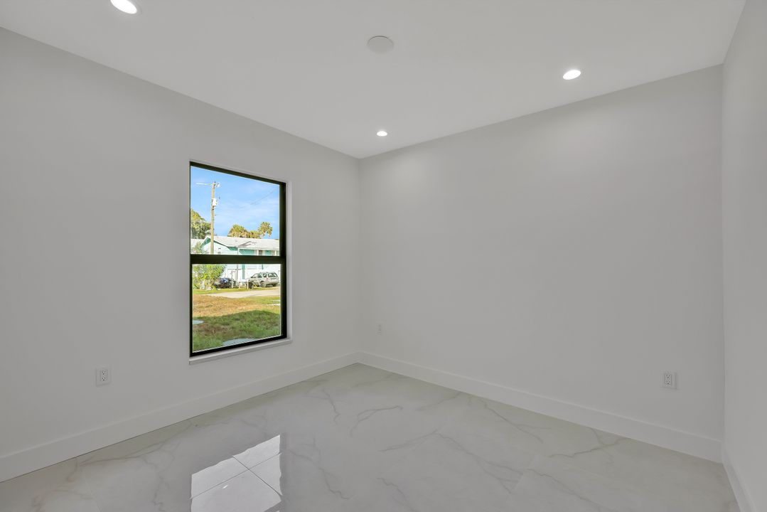 125 Holland St, North Fort Myers, FL 33917