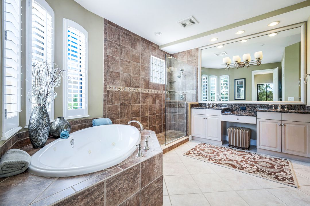 2826 Tiburon Blvd E #103, Naples, FL 34109