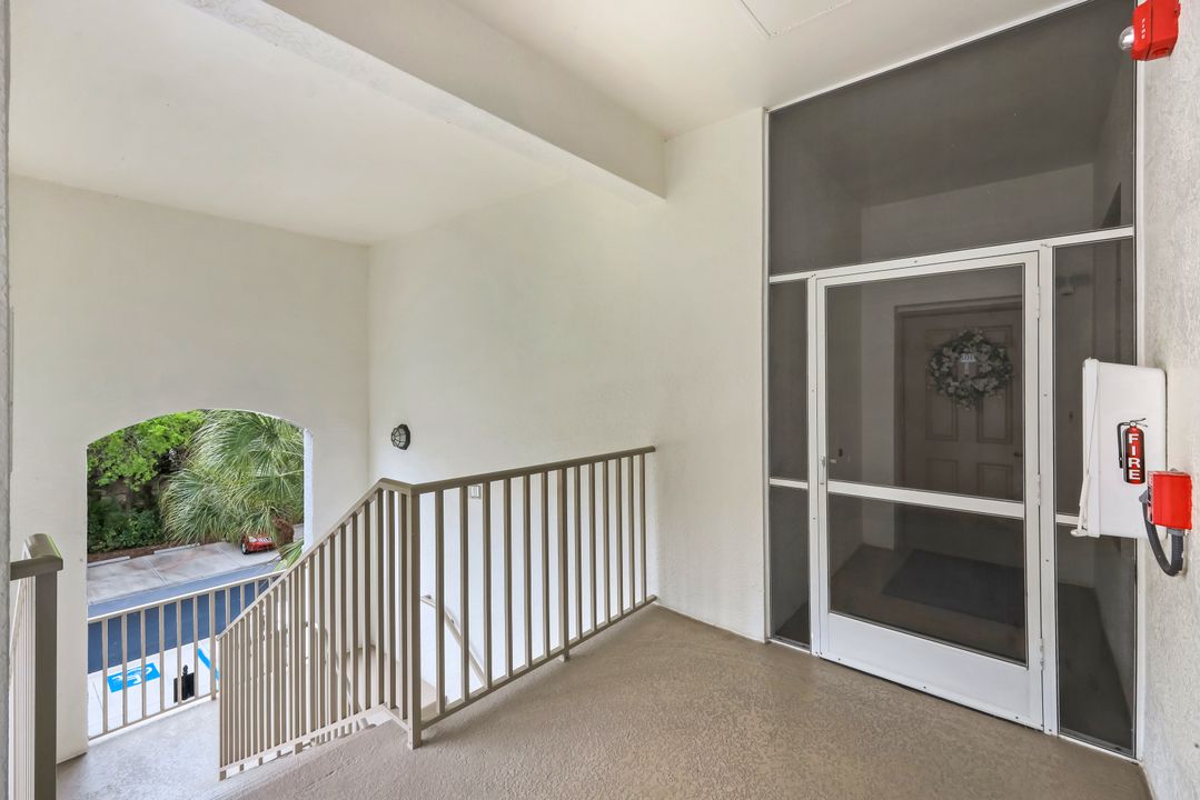 8231 Parkstone Pl #301, Naples, FL 34120