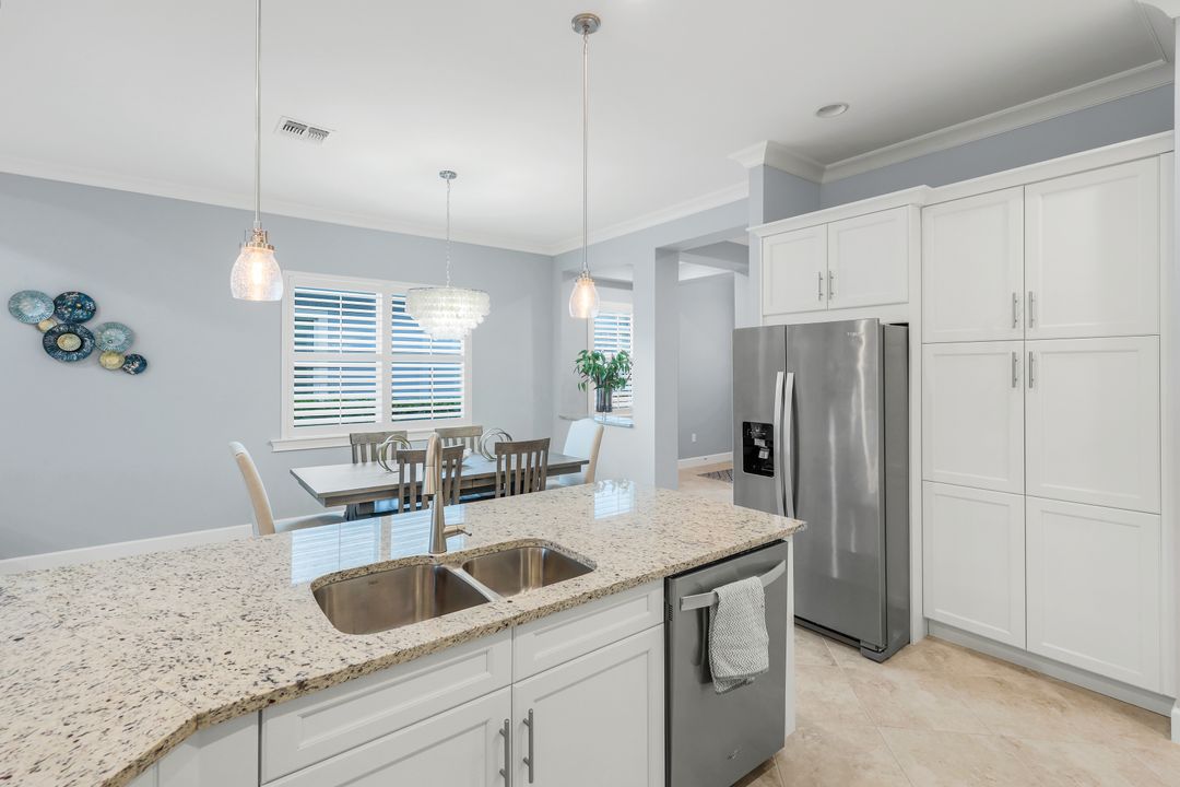 6392 Arriba Ave, Naples, FL 34113