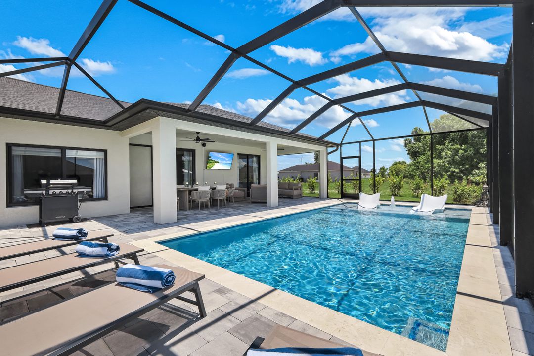522 NE 5th Pl, Cape Coral, FL 33909