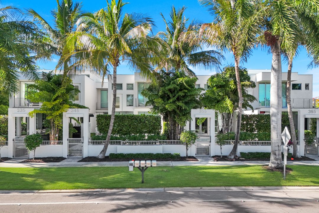 335 Banyan Blvd, Naples, FL 34102