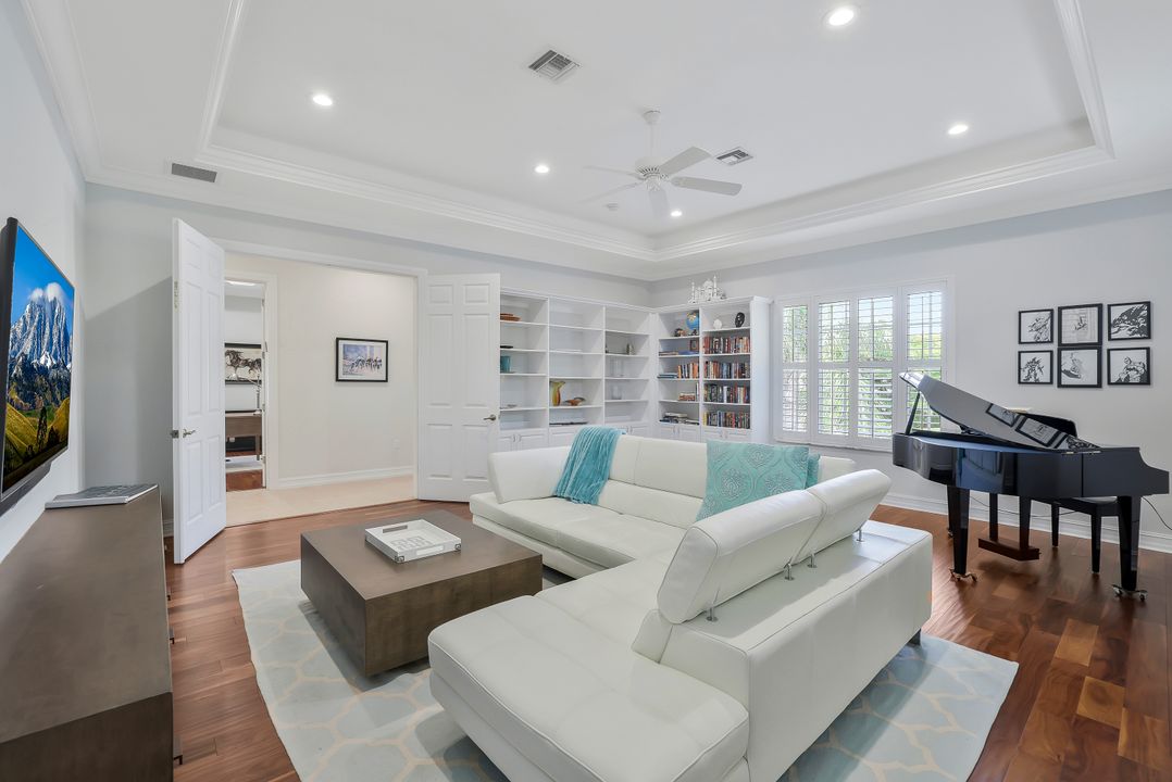 5030 Blauvelt Way #201, Naples, FL 34105