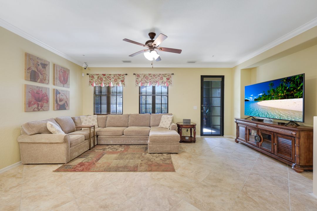 9027 Alturas Ln #3304, Naples, FL 34113