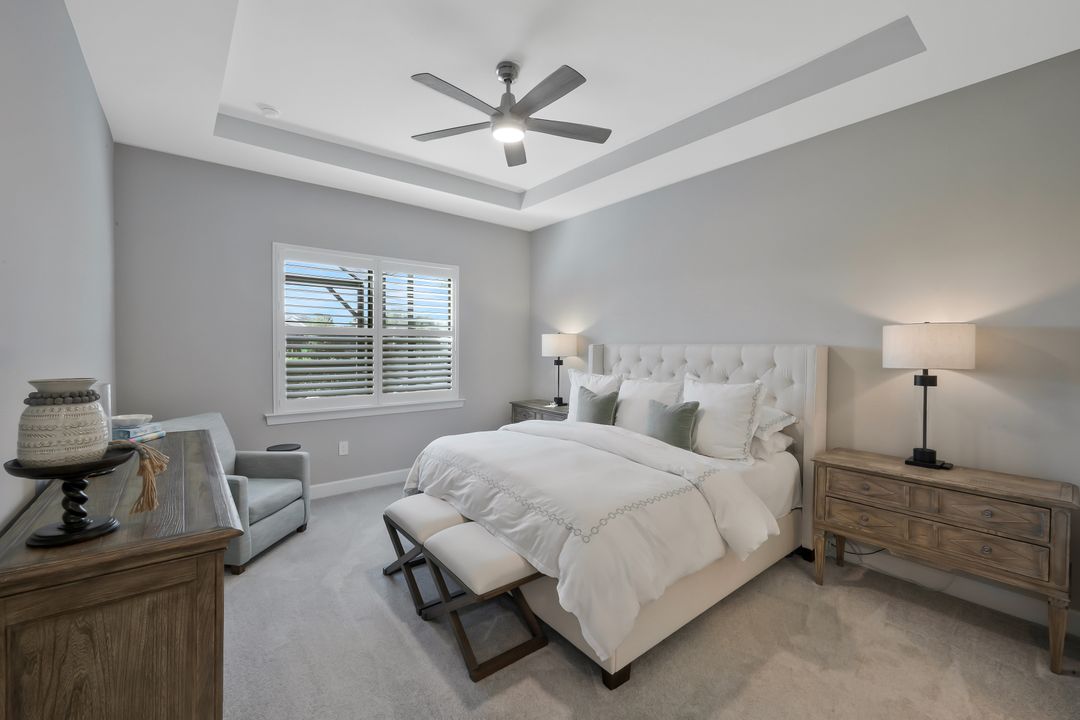 9815 Everglades Dr, Naples, FL 34120