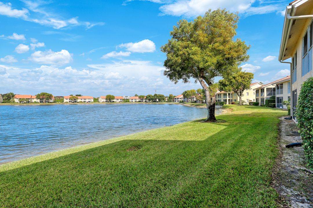 7818 Emerald Cir #103, Naples, FL 34109