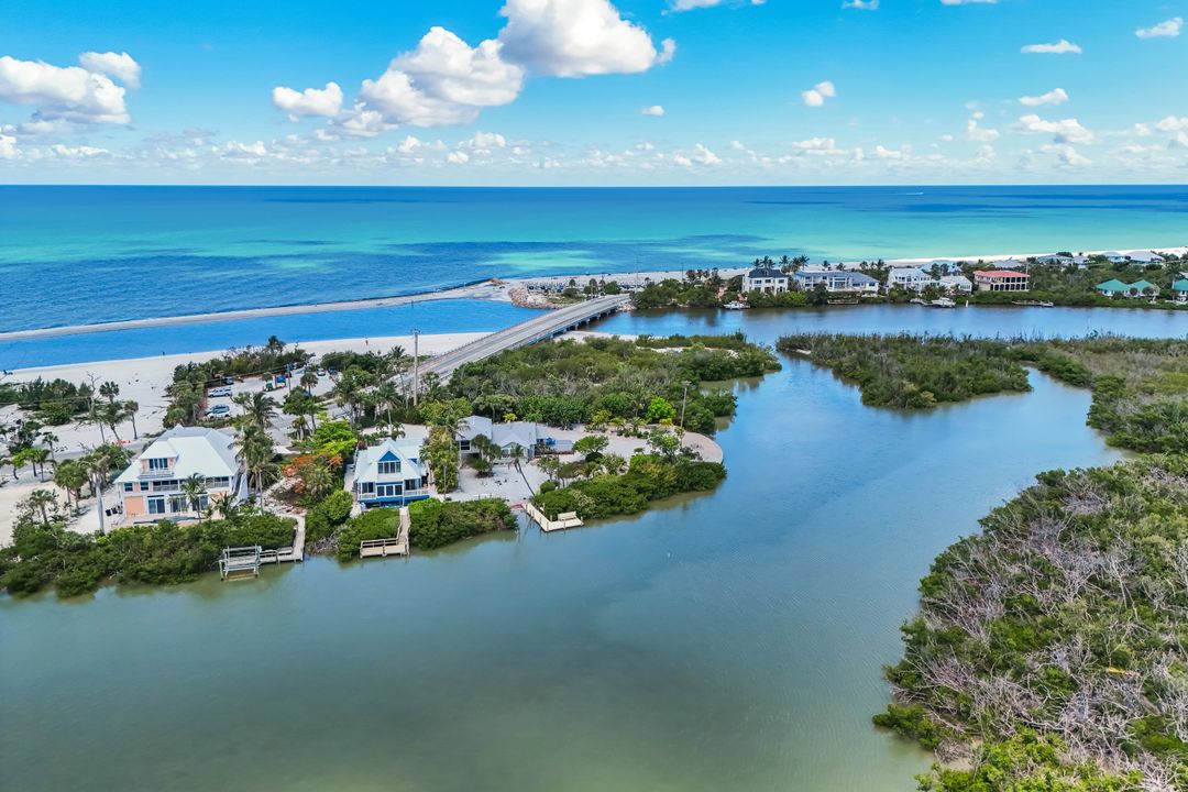 6126 Castaways Ln, Sanibel, FL 33957