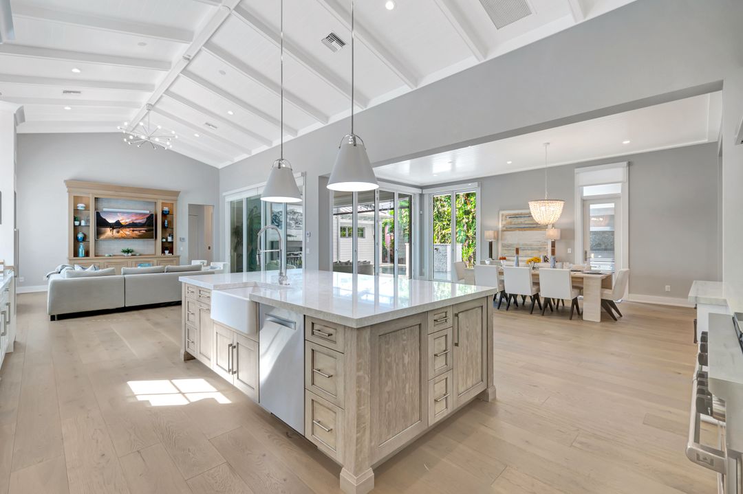 160 Broad Ave S, Naples, FL 34102