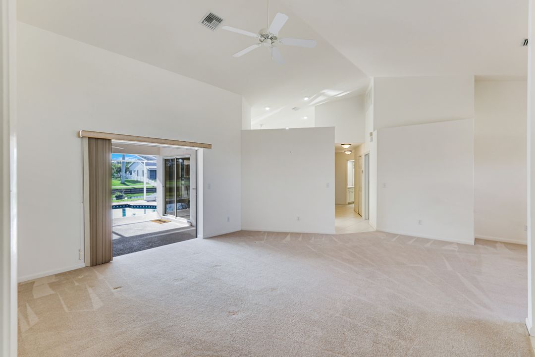 615 SE 19th Ct, Cape Coral, FL 33990