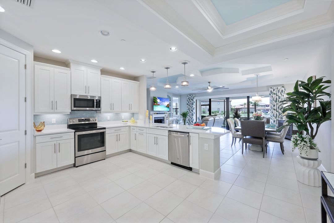 9650 Montelanico Loop #102, Naples, FL 34119