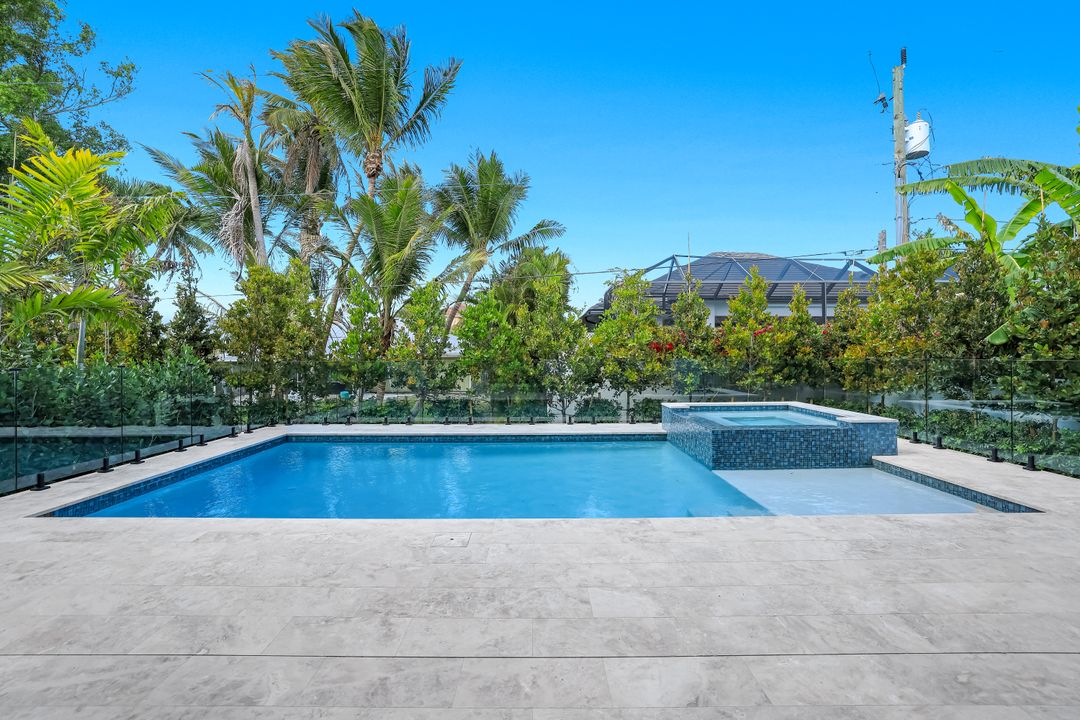 513 92nd Ave N, Naples, FL 34108