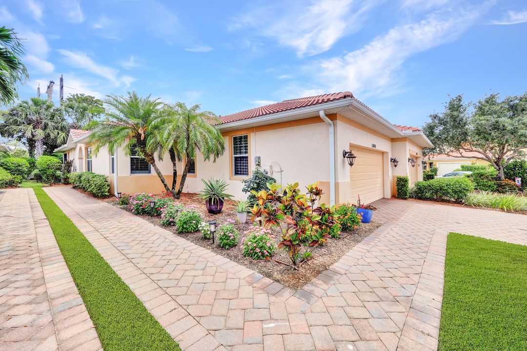 13466 Kent St, Naples, FL 34109