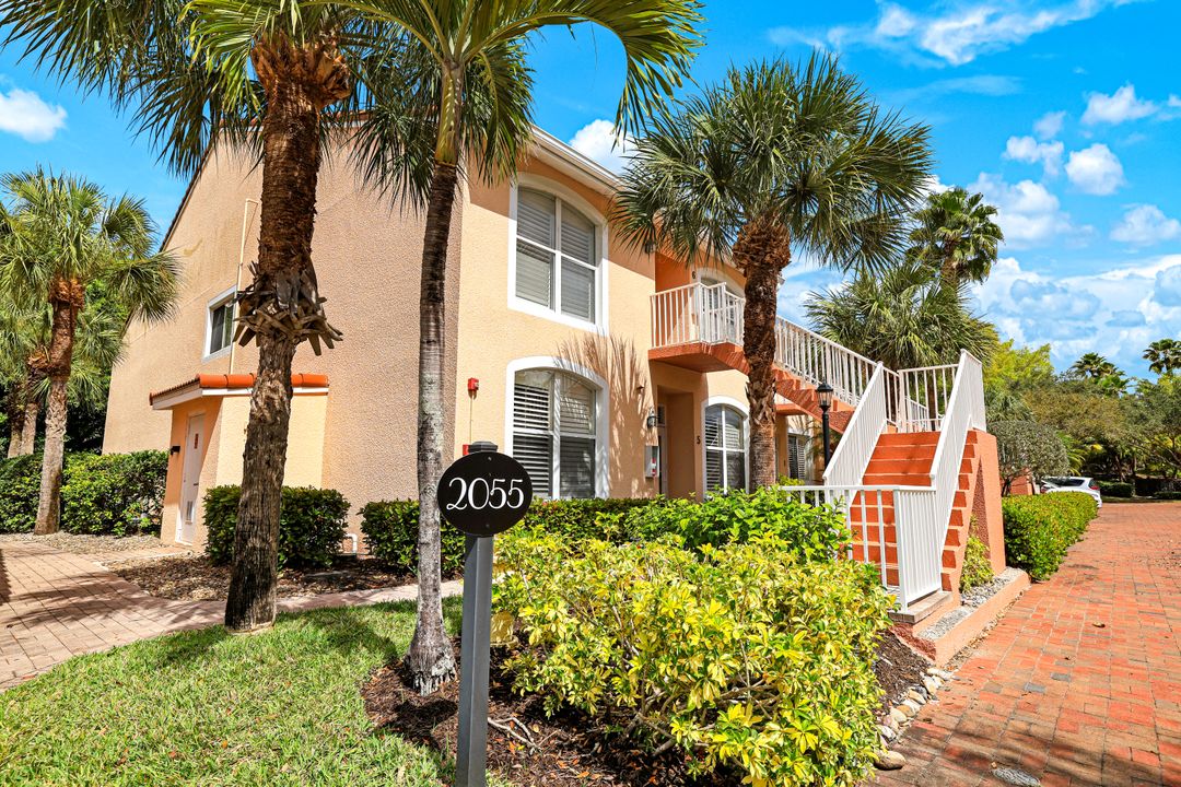 2055 Cascades Dr #4, Naples, FL 34112