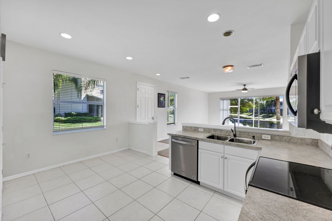 1088 Oxford Ln #48, Naples, FL 34105