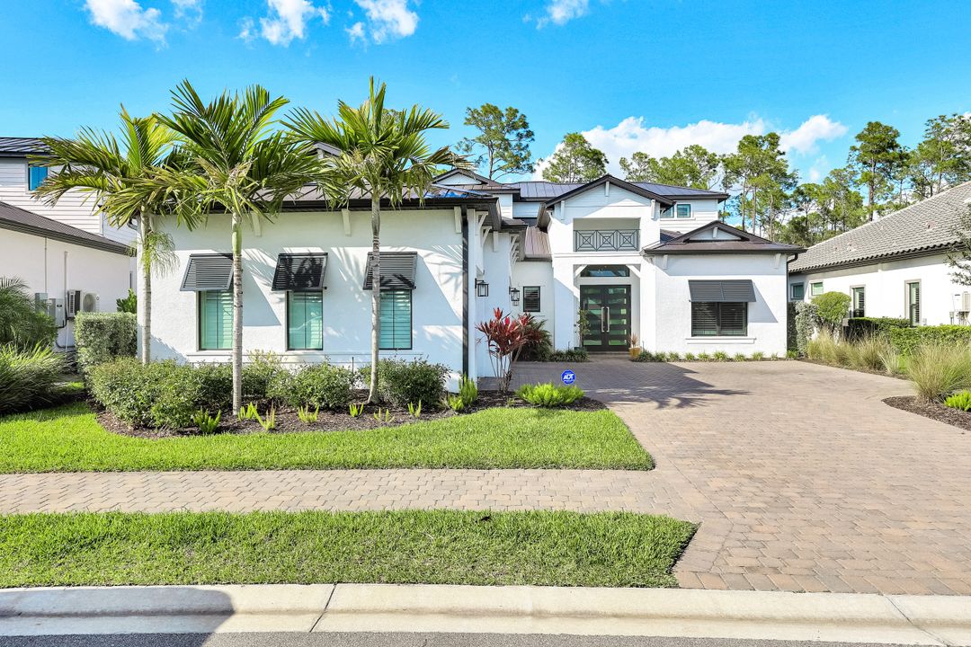 16249 Verilyn Cir, Naples, FL 34110