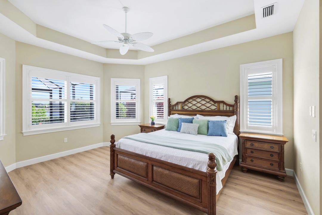 5052 Martinique Dr, Naples, FL 34113