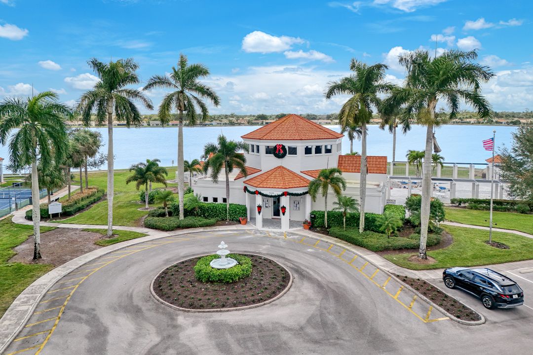 7818 Emerald Cir #103, Naples, FL 34109