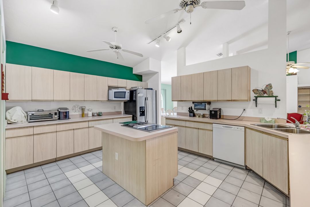 1208 SW 34th St, Cape Coral, FL 33914