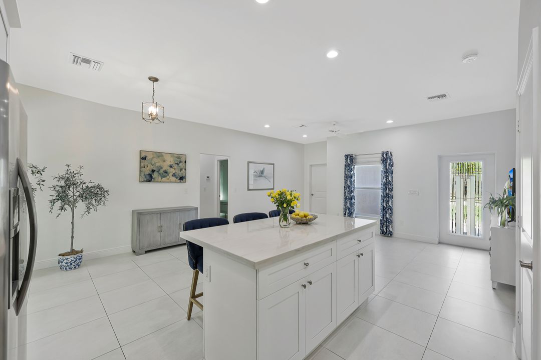 3892 14th St N, Naples, FL 34103