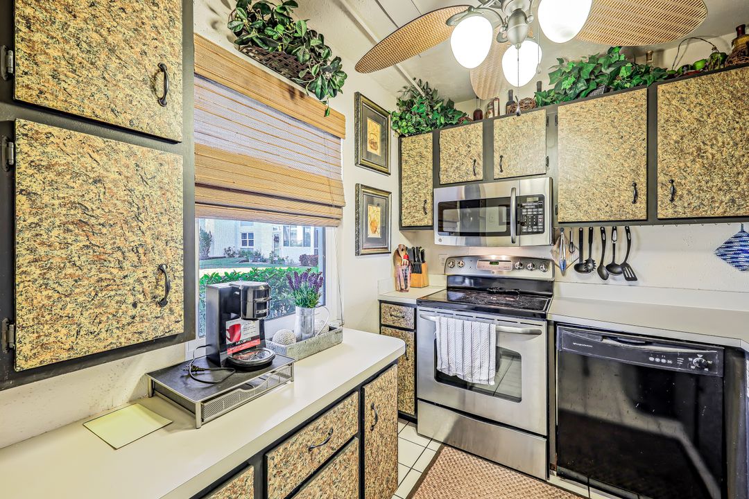 1624 Pine Valley Dr #118, Fort Myers, FL 33907