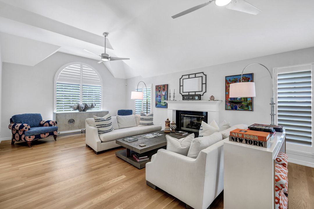 670 8th Ave S, Naples, FL 34102