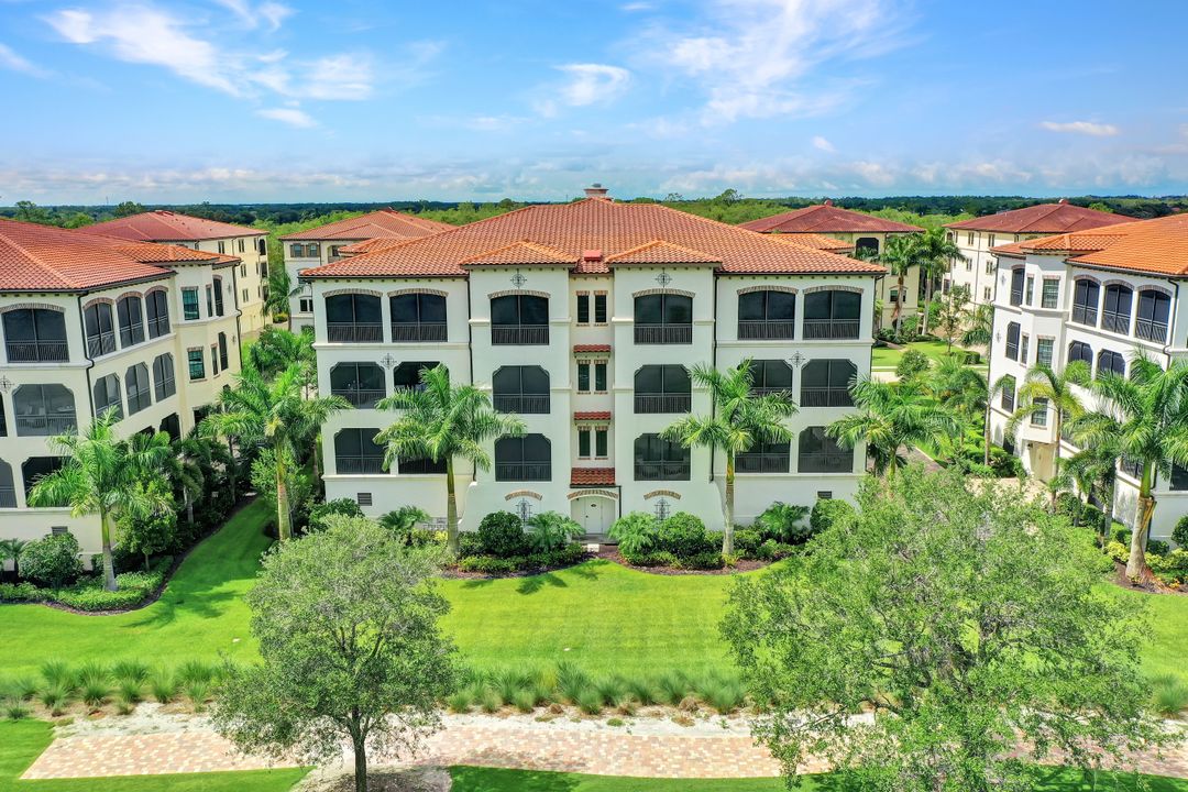 16387 Viansa Wy #302, Naples, FL 34110