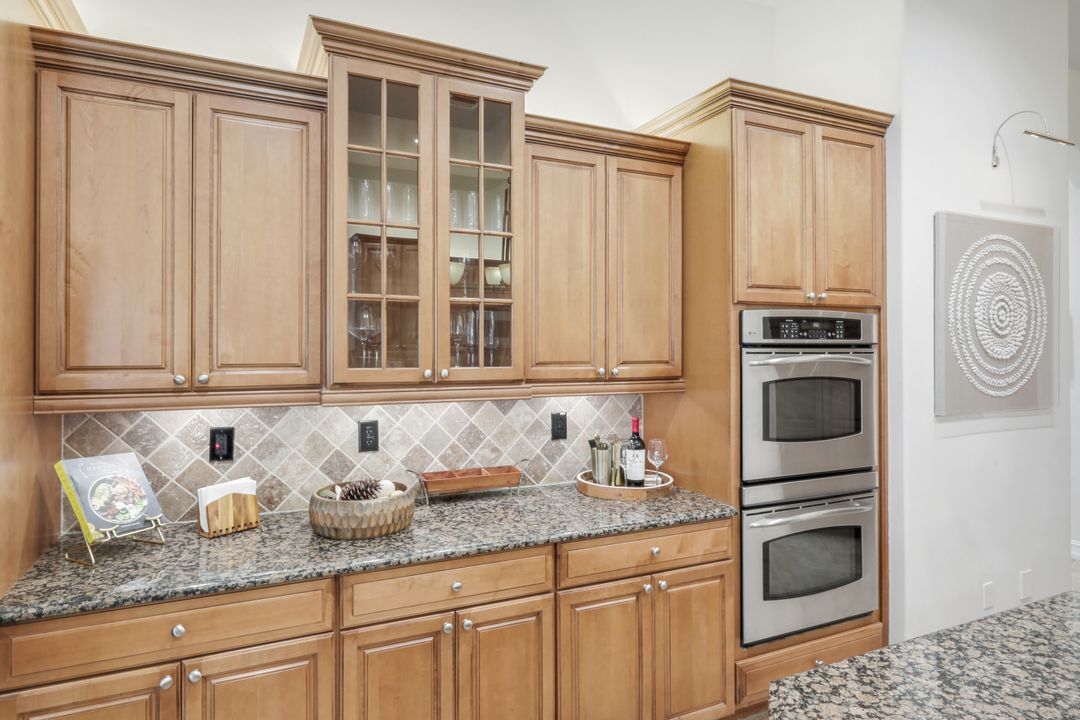 4480 1st Ave NW, Naples, FL 34119