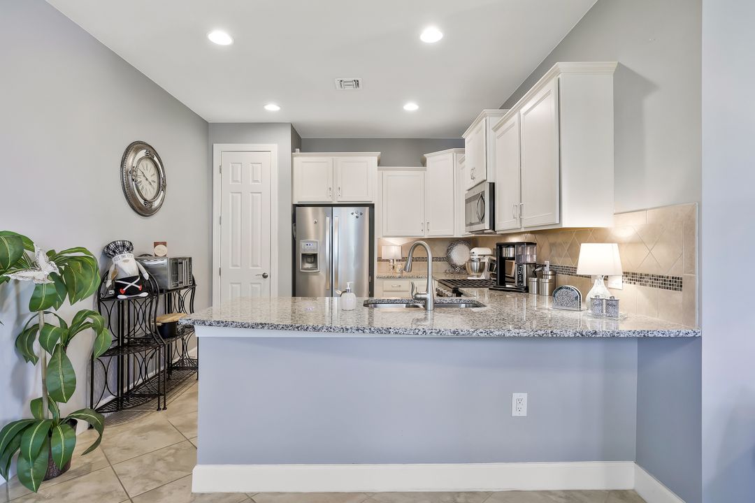 7659 Jacaranda Ln, Naples, FL 34114