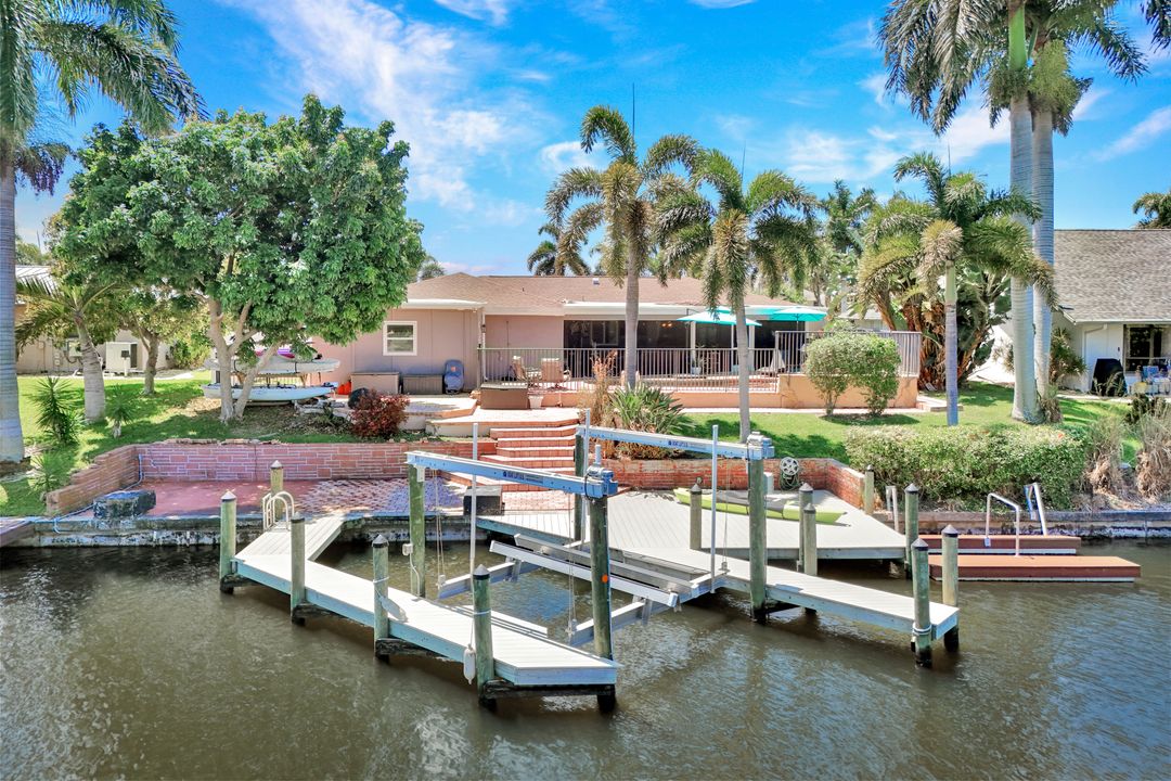703 SE 33rd Terrace, Cape Coral, FL 33904