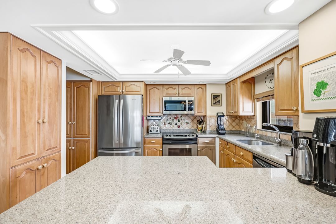 3215 Gulf Shore Blvd N #611, Naples, FL 34103