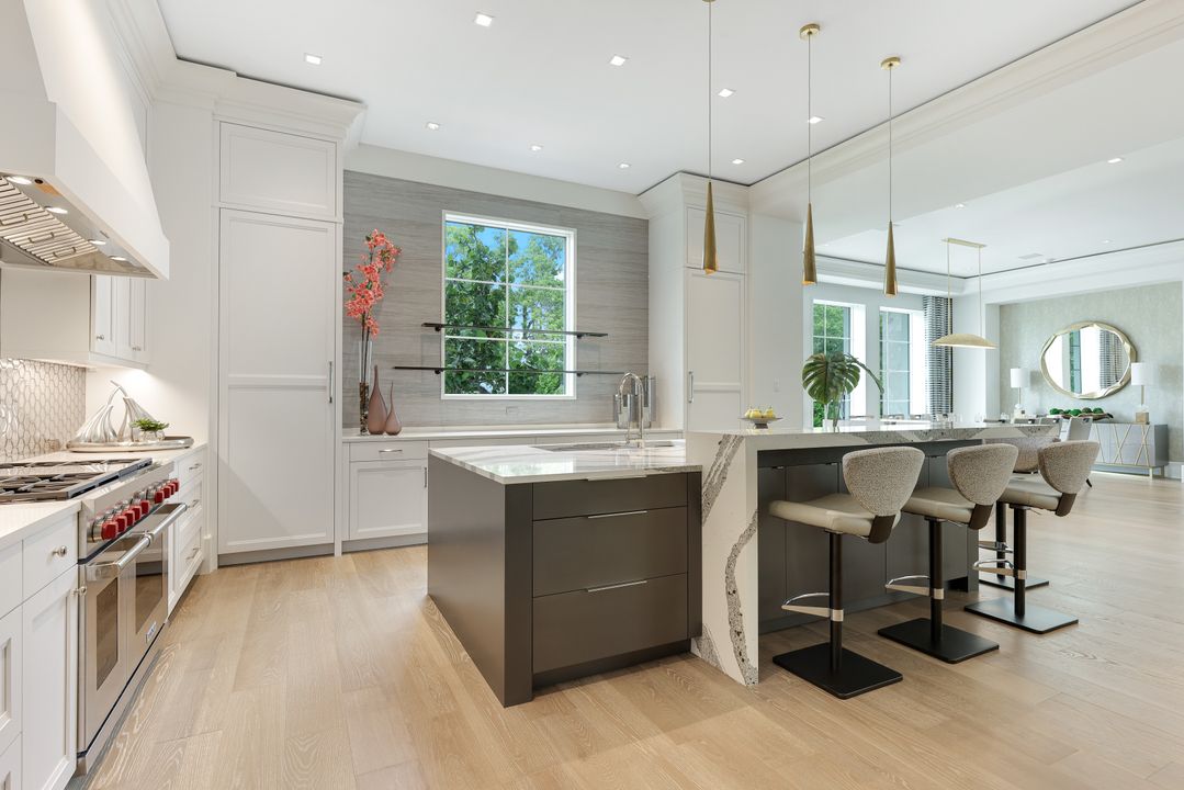 2075 Gordon Dr, Naples, FL 34102