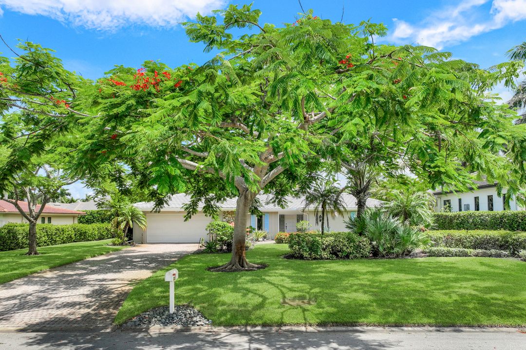 727 Park Shore Dr, Naples, FL 34103