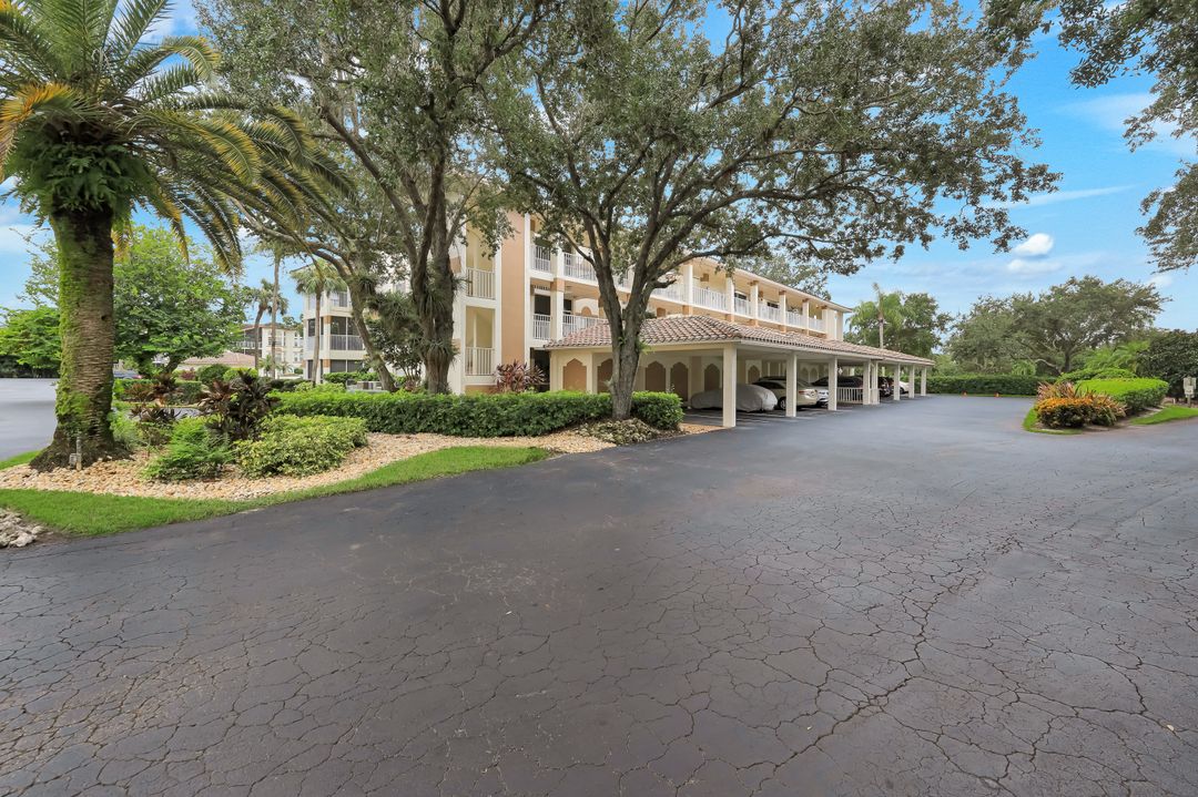 6030 Chardonnay Ln #204, Naples, FL 34119