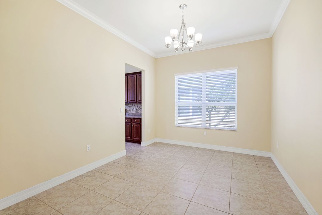 6592 Marbella Ln, Naples, FL 34105