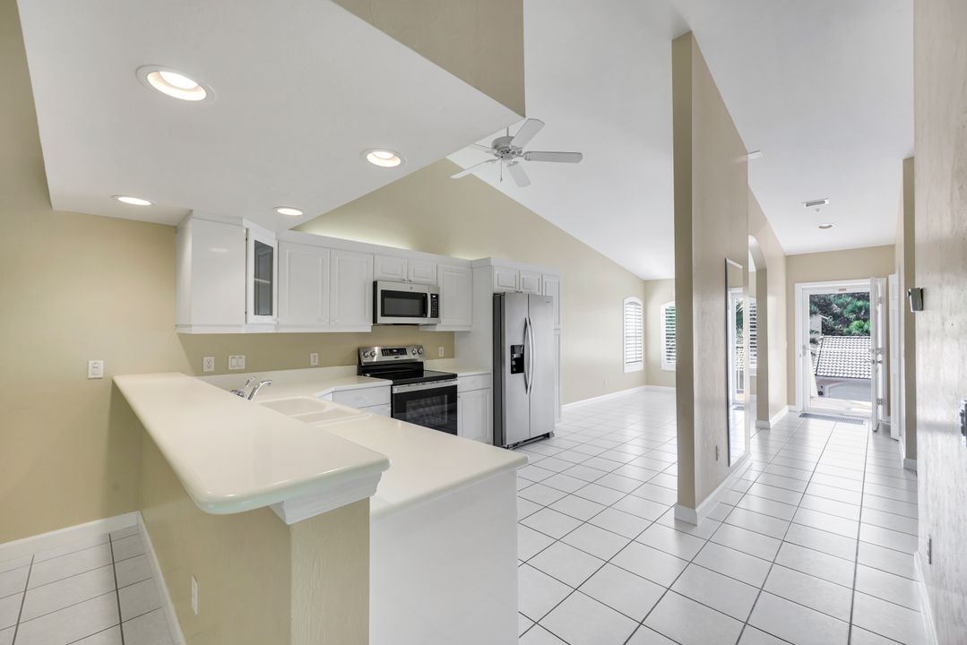 2055 Cascades Dr #6, Naples, FL 34112