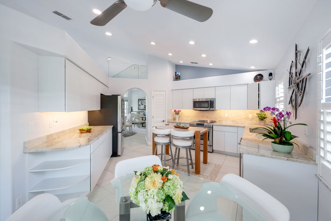 1343 Old Oak Ln, Naples, FL 34110