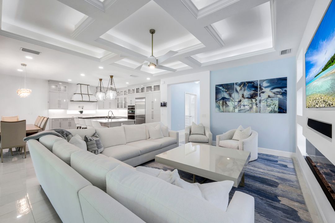 12063 Azalea Wy, Naples, FL 34120