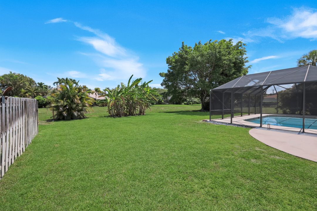 675 Pompano Dr, Naples, FL 34110