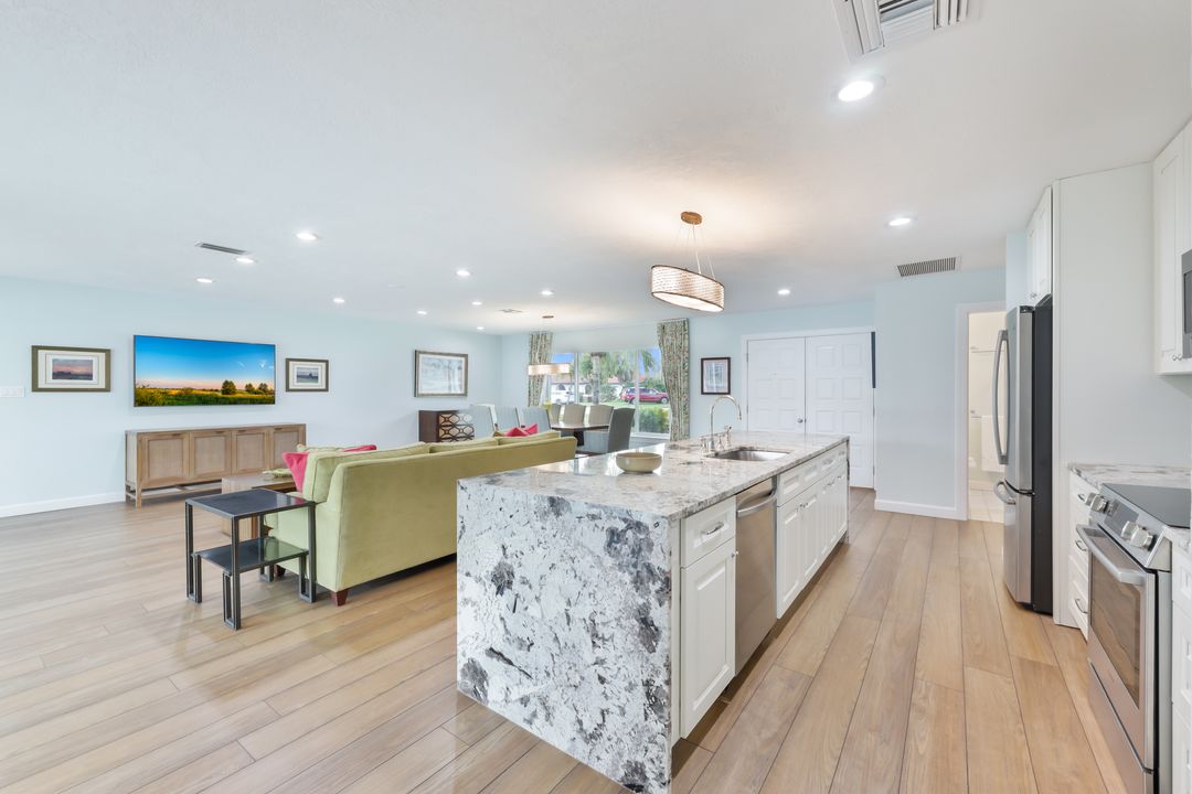 2218 Kings Lake Blvd, Naples, FL 34112