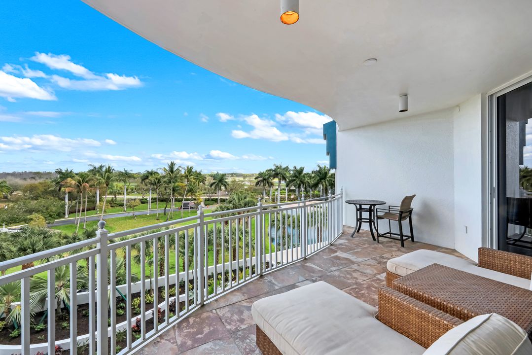 13675 Vanderbilt Dr #406, Naples, FL 34110