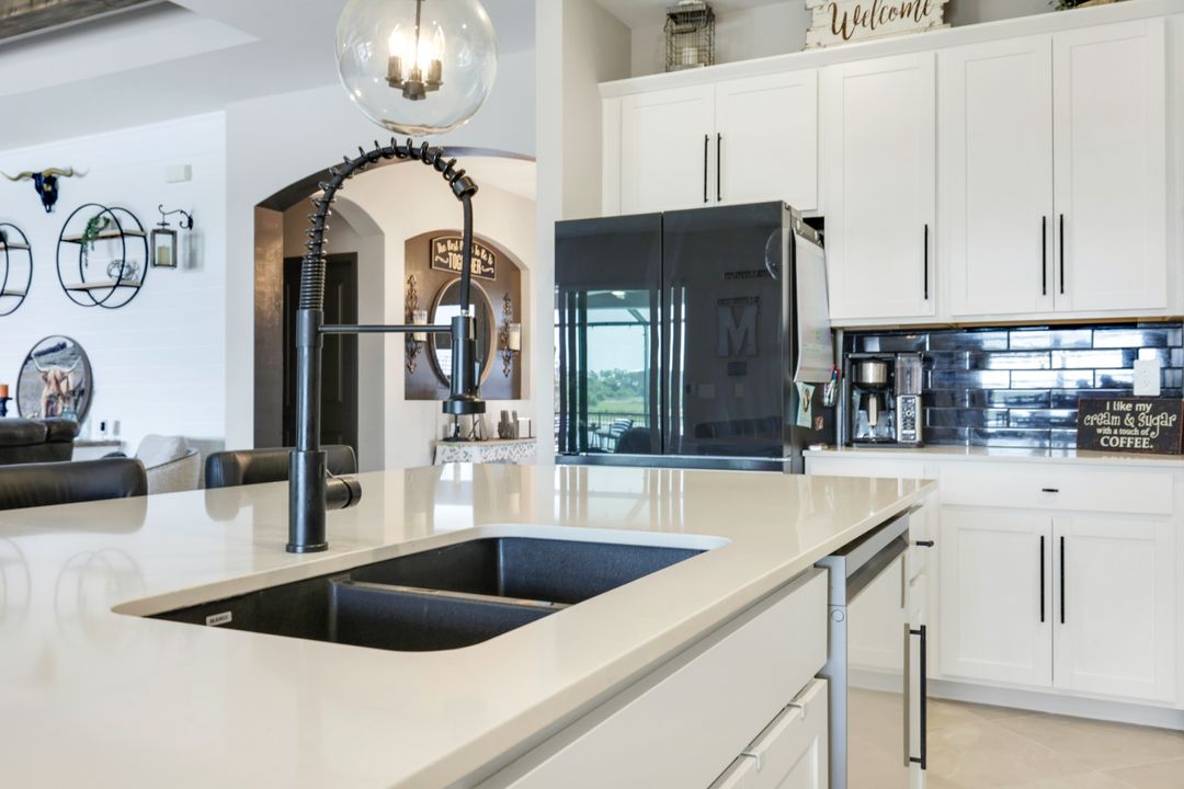 18821 Shimmer Dawn Ct, NO FORT MYERS, FL 33917