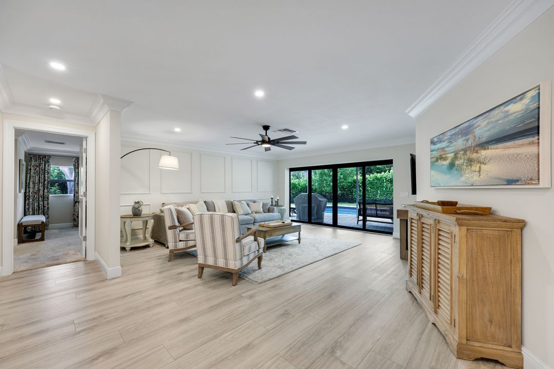 517 Parkwood Ln, Naples, FL 34103