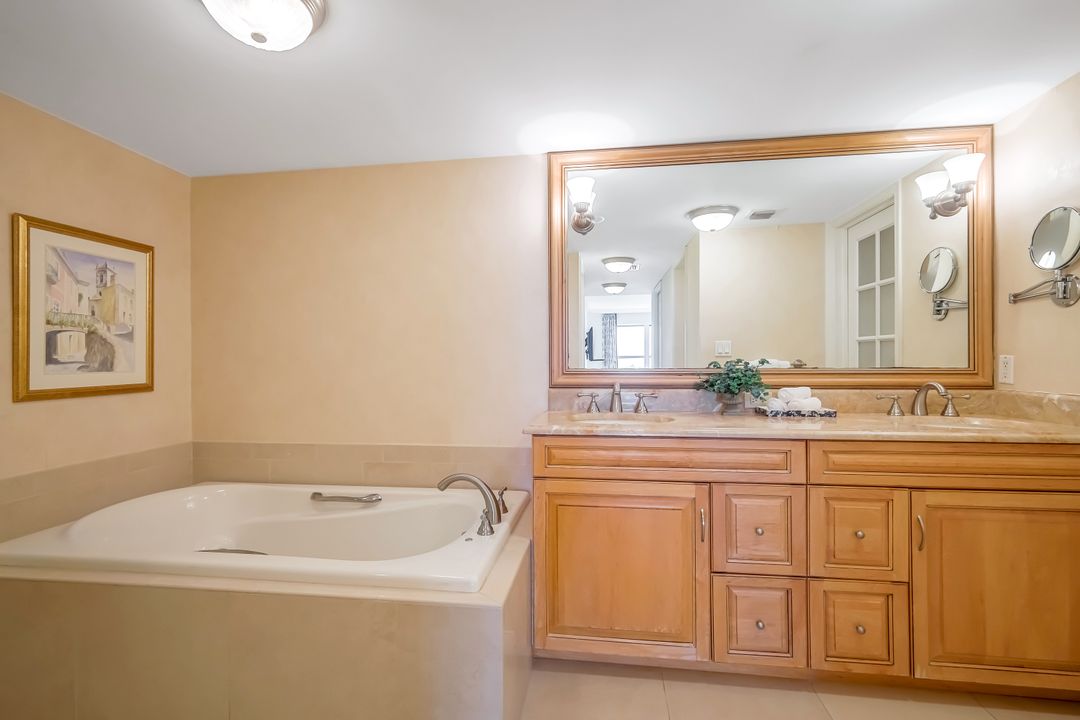 4451 Gulf Shore Blvd N #703, Naples, FL 34103