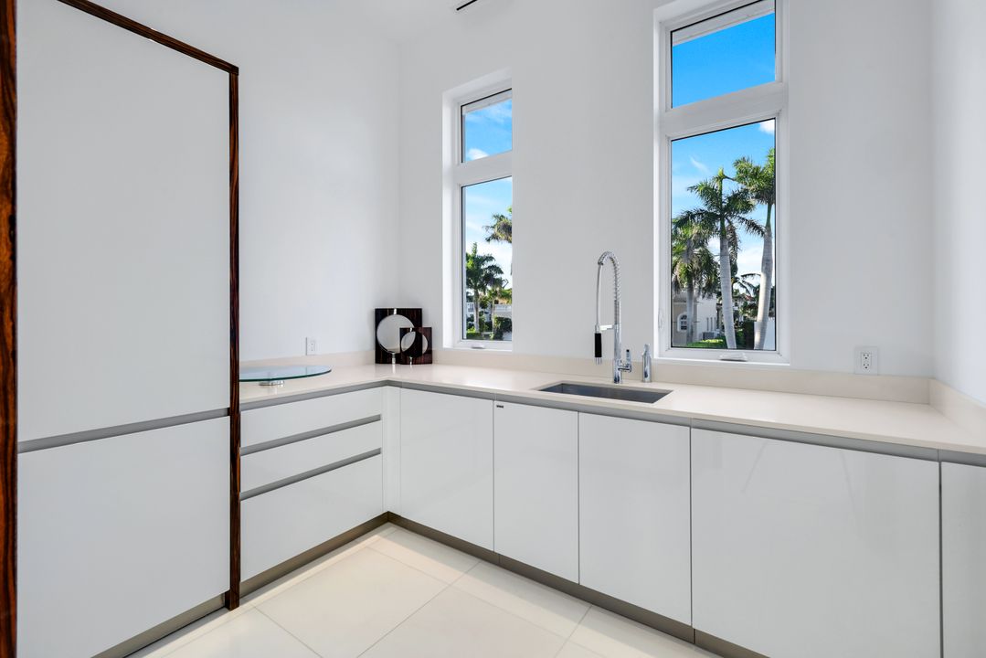 260 Channel Dr, Naples, FL 34108