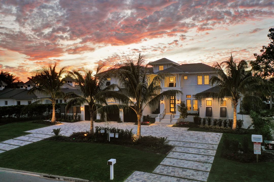 3637 Crayton Rd, Naples, FL 34103