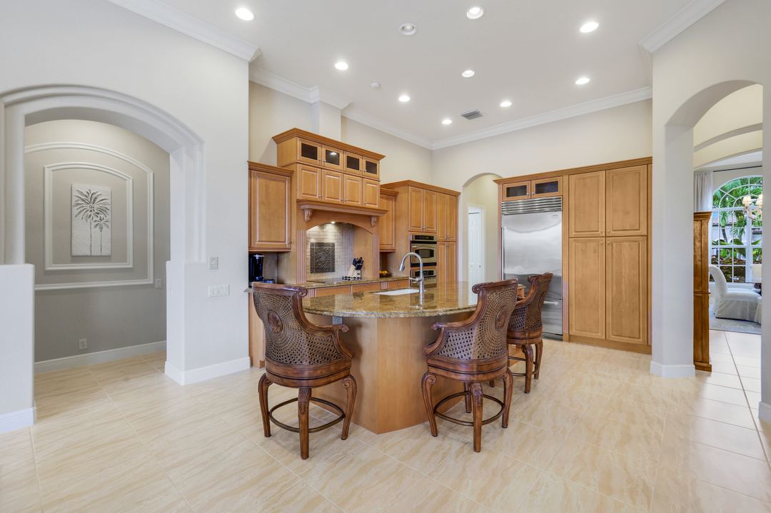 7511 Hogan Ct, Naples, FL 34113