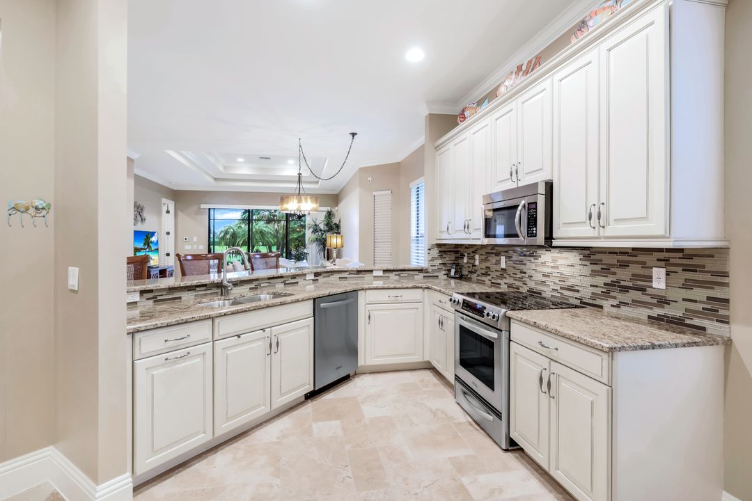 7598 Moorgate Point Way, Naples, FL 34113