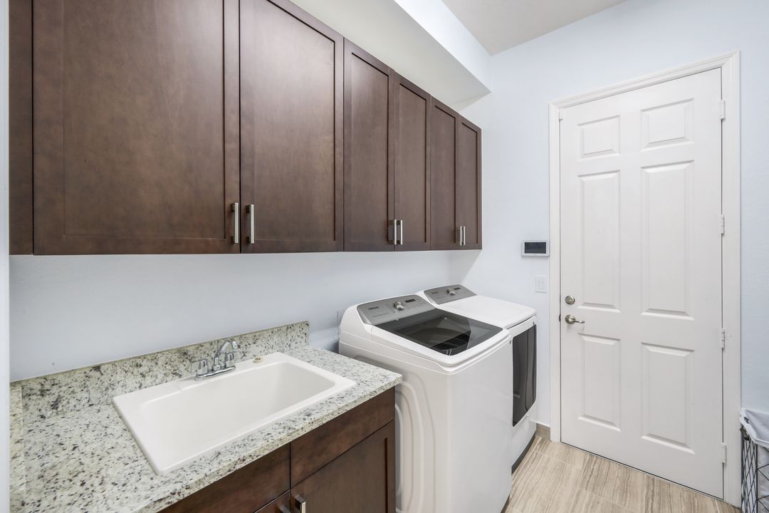 13836 Luna Dr, Naples, FL 34109