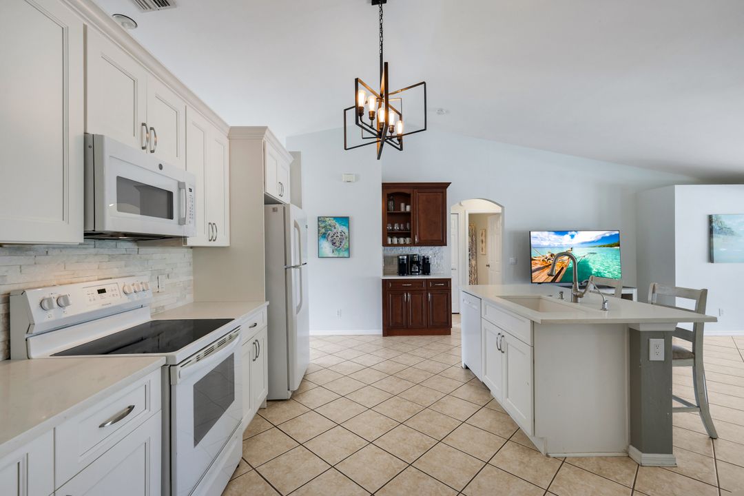 615 SW 39th Terrace, Cape Coral, FL 33914