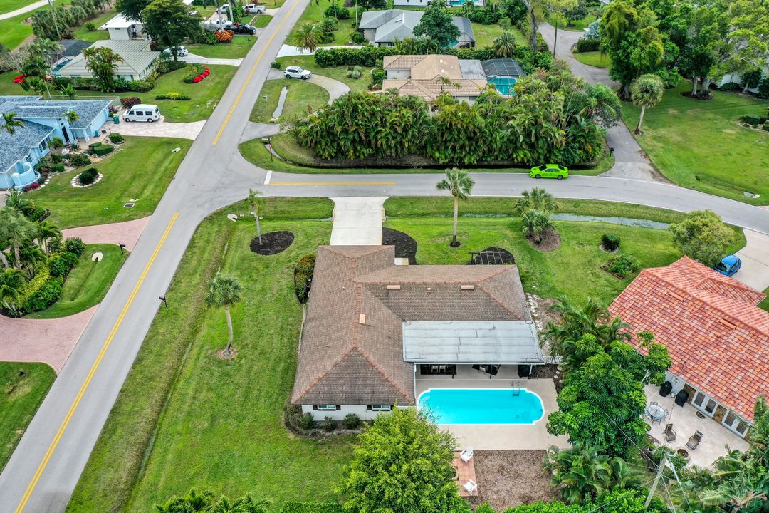 289 Burning Tree Dr, Naples, FL 34105